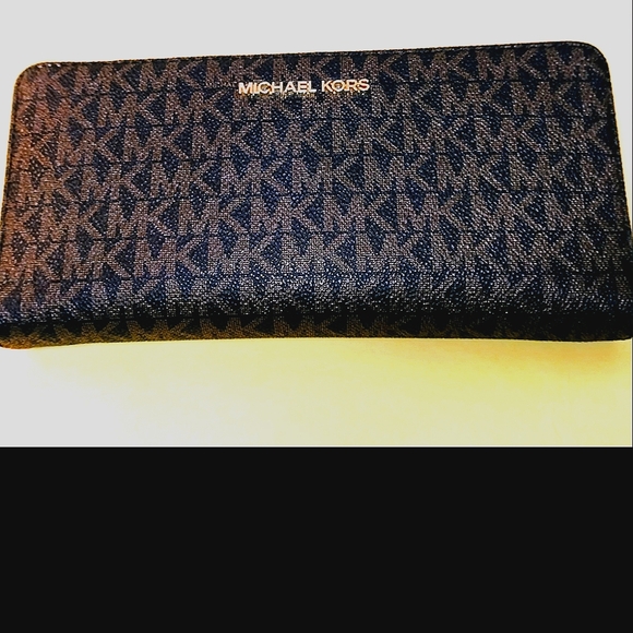 MICHAEL KORS Clutch Wallet - Picture 1 of 16